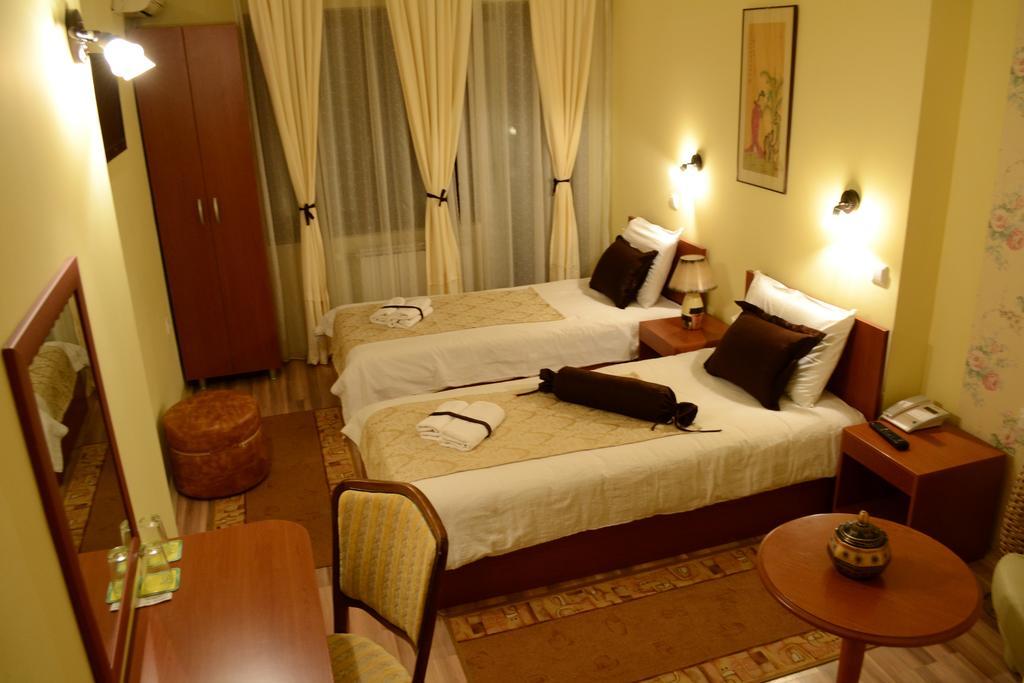 Hotel Pine Skopie Habitación foto