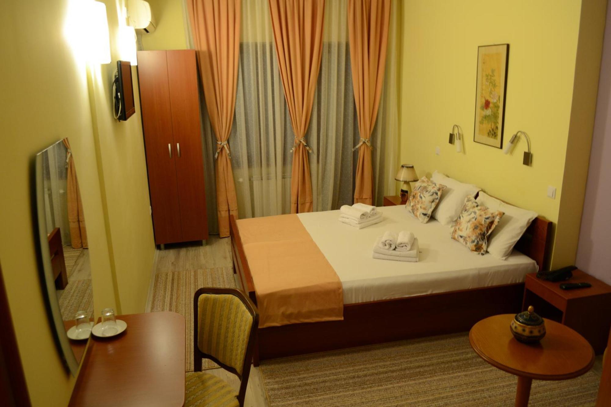 Hotel Pine Skopie Habitación foto
